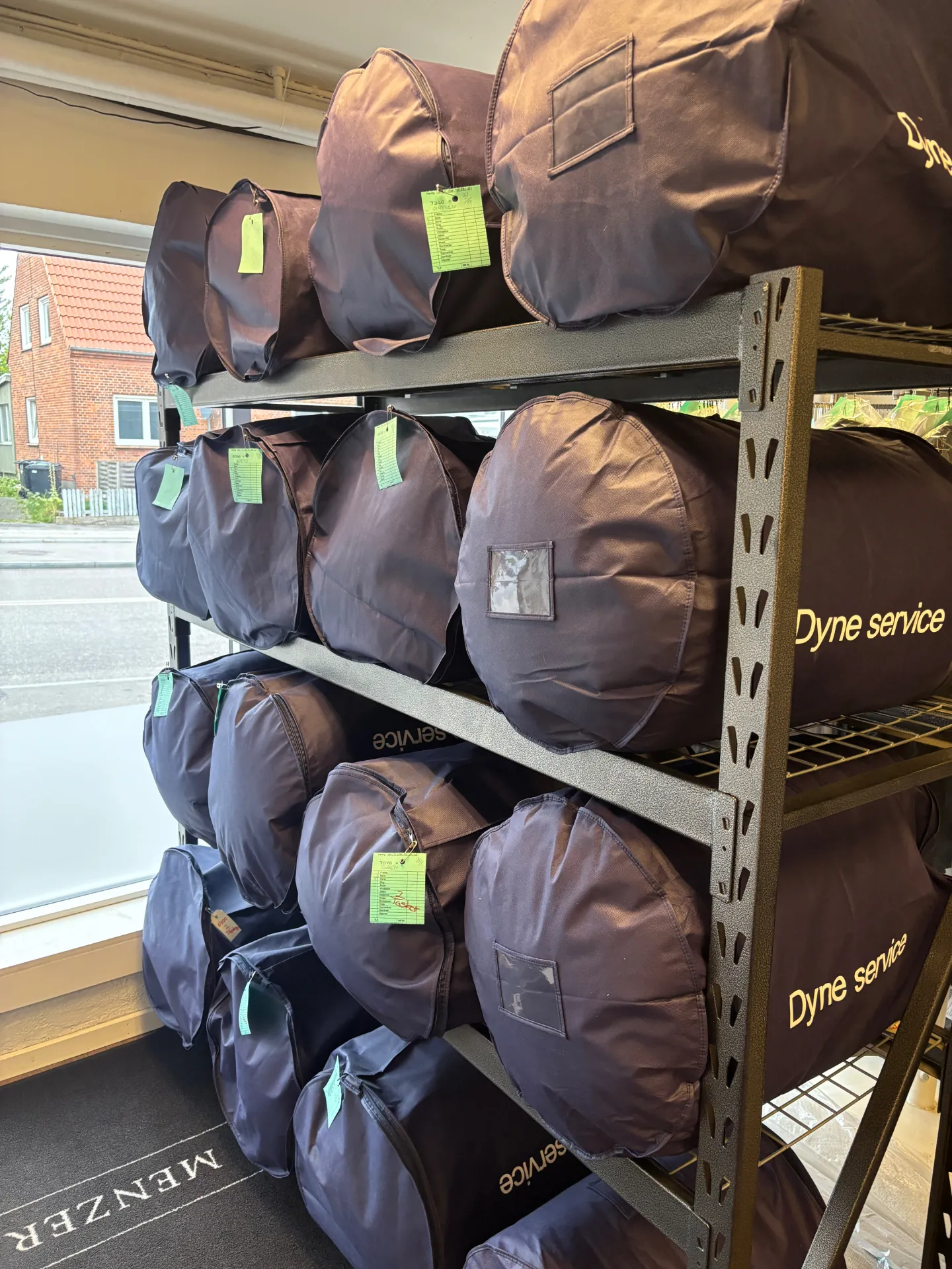 Dyneposer til transport og opbevaring efter dynevask hos Menzer & Enevoldsen i Roskilde